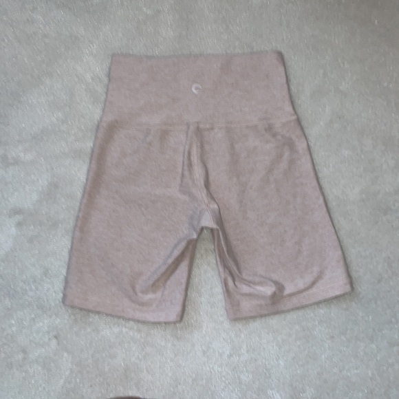 NWOT The Constant Bike short by Aritzia - Picture 3 of 8